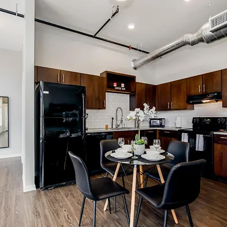 Chic 2Br-Parking, Rooftop,Near Arrowhd & Tmobile